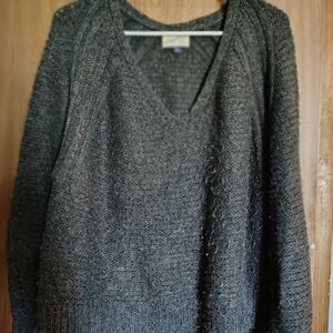 Universal Thread Gray V-Neck Sweater